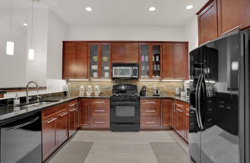 St. Joseph Historic Neighborhood House | Downtown Modern and Luxurious 3 BD/3.5 BA Townhouse