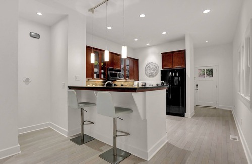 St. Joseph Historic Neighborhood House | Downtown Modern and Luxurious 3 BD/3.5 BA Townhouse