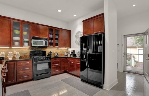 St. Joseph Historic Neighborhood House | Downtown Modern and Luxurious 3 BD/3.5 BA Townhouse