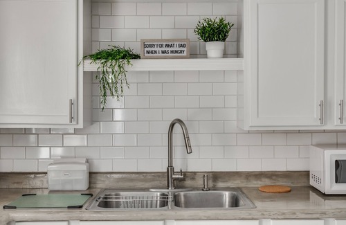 Indianapolis House | Downtown modern cottage close to Lucas Oil | Washer + Dryer | Wifi