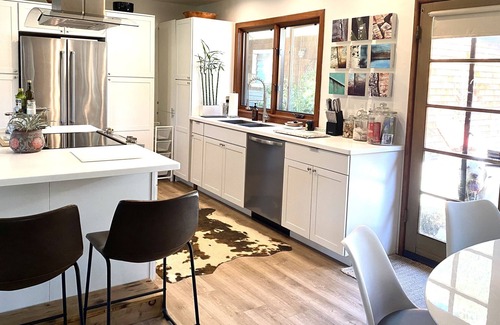 Murphys House | Downtown Murphys Mid Century Modern Boho Haus