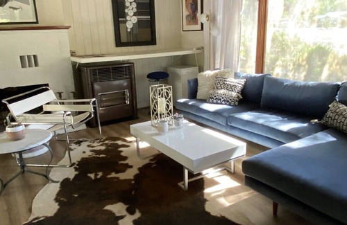 Murphys House | Downtown Murphys Mid Century Modern Boho Haus