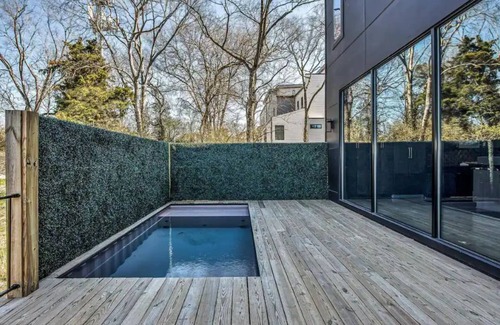 Talbot's Corner House | Downtown Nashville Skyline views w/pool jacuzzi