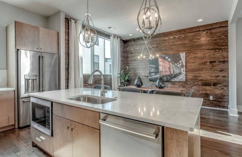 Edgehill Apartment | Downtown Nashville/The Gulch/Rooftop Deck