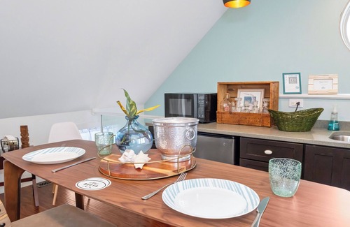 New Buffalo Apartment | Downtown New Buffalo Studio, Walk to Everything!