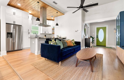 Downtown San Antonio House | Downtown Oasis: Cowboy Pool, Firepit & King Suite