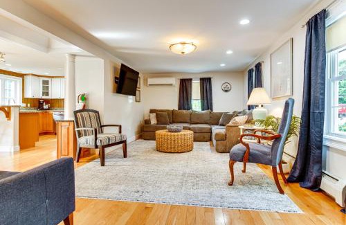 Ogunquit House | Downtown Ogunquit Home 1 Mi to Beach!