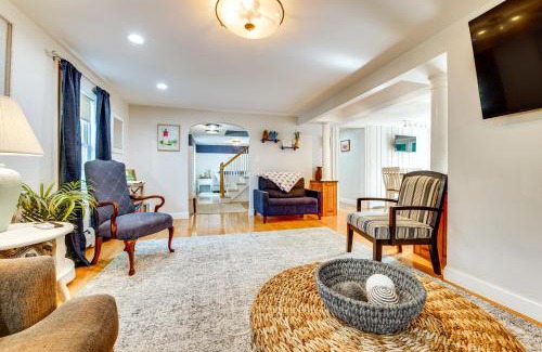 Ogunquit House | Downtown Ogunquit Home 1 Mi to Beach!