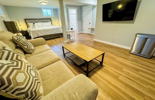 Charlottetown Apartment | Downtown-Parking-King-WiFi7-Self-Check-In
