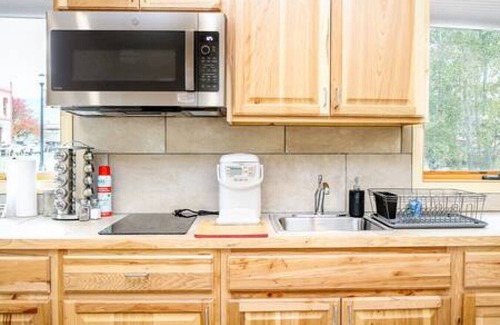 Baker City Cottage | Downtown Retreat - Cozy Getaway! Studio for 2, Local Golfing 50% Off!