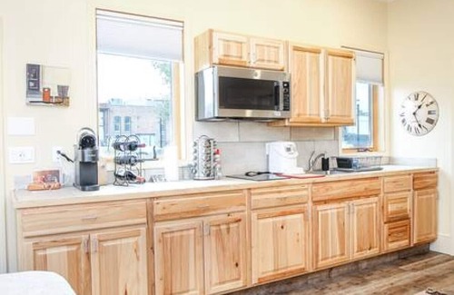 Baker City Cottage | Downtown Retreat - Cozy Getaway! Studio for 2, Local Golfing 50% Off!
