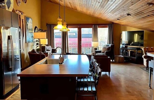 Sequim Apartment | Downtown Retreat Mtn Views, Great Location