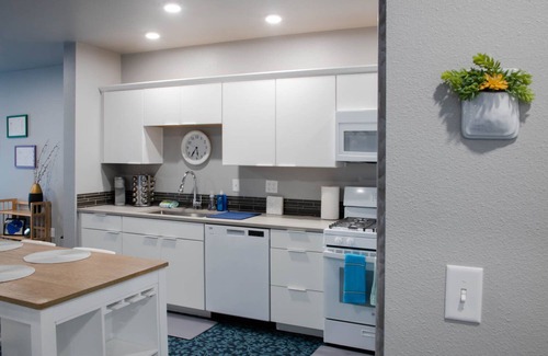 Central Area Apartment | Downtown Salem Oregon Loft Apartment 227 w/decks and parking