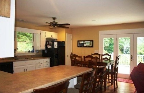 Saluda House | ❤️Downtown Saluda❤️PETS *Large OpenConcept HOME & LOTS of PARKING-16 mins 2 TIEC