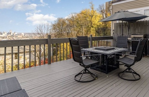 East Price Hill House | Downtown Skyline View-Cincinnati