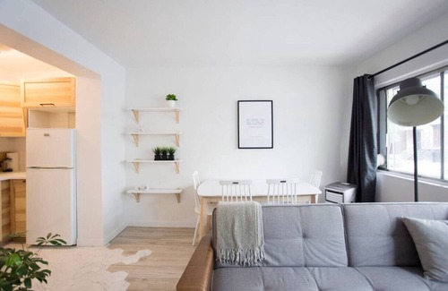 Milton Park Apartment | Downtown Sunny Utopia