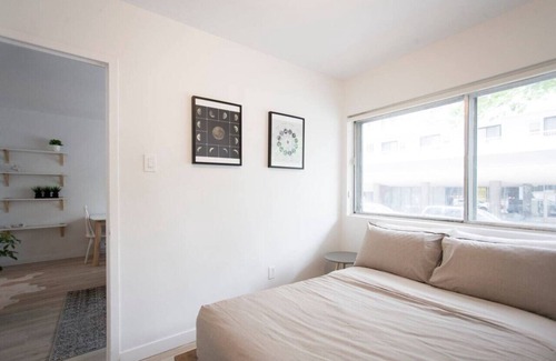 Milton Park Apartment | Downtown Sunny Utopia