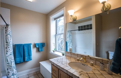 Glenwood Springs Apartment | Downtown Unit Sleeps 4 Private, Roomy, walking distance to everything, dogs ok
