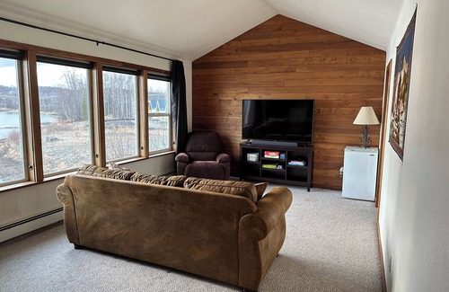 Wasilla House | Downtown Wasilla Lakefront Home w/private dock