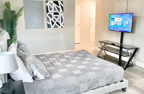 Dayton Condo | DOWNTOWN WATERFRONT | FAST WIFI + FREE PARKING