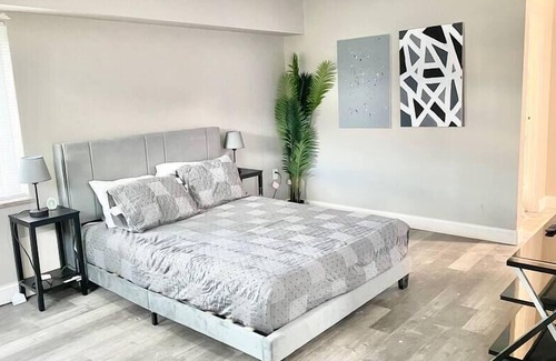 Dayton Condo | DOWNTOWN WATERFRONT | FAST WIFI + FREE PARKING