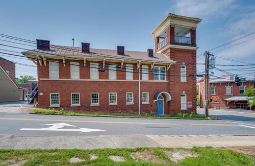 Winston - Salem Apartment | Downtown Winston-Salem Condo with Private Library!