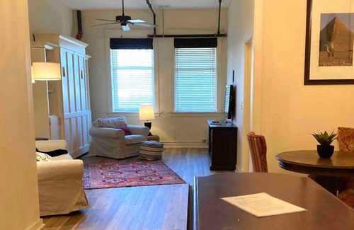 Brownstown Apartment | Downtown Yakima Apt 209, Sleeps 4