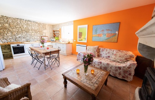 Valaurie Cottage | Drôme provençale in an old stone hamlet enchanted duo gite Superciel