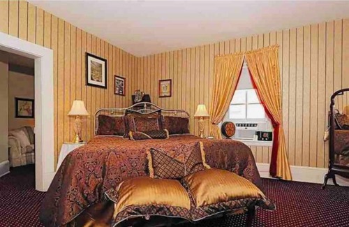 Ste Genevieve Apartment | Dr. Hertich House was built in 1850 & is in the heart of historic Ste. Genevieve