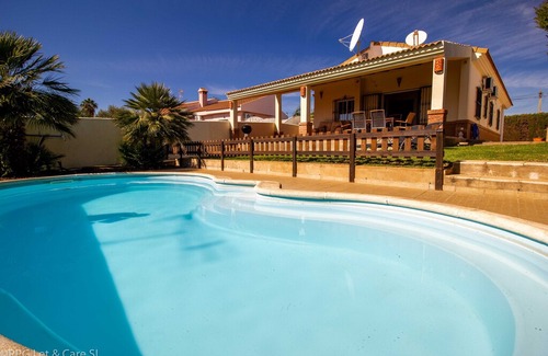 Pozo Del Camino Villa | DRA002 Chalet con Piscina Privada y Jardin