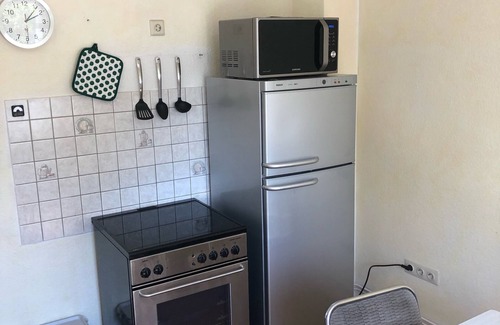 Königswinter Apartment | Drachenburg Castle and Drachenfels within walking distance