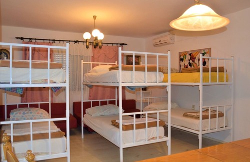 Cove Tri Zala (Zrnovo) Hostel | Dragan's Den - Bed in 12-Bed Mixed Dormitory Room No 3