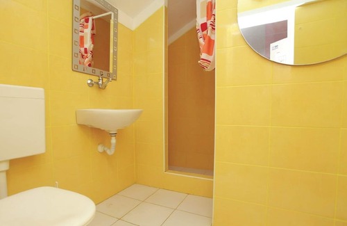 Cove Tri Zala (Zrnovo) Hostel | Dragan's Den - Double Room with Private Bathroom No 5