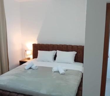 Dragobi Hotel | Dragobia House & Table
