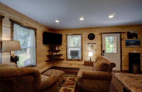 Robbinsville House | Dragon's Nest Cabin with Mountain Views