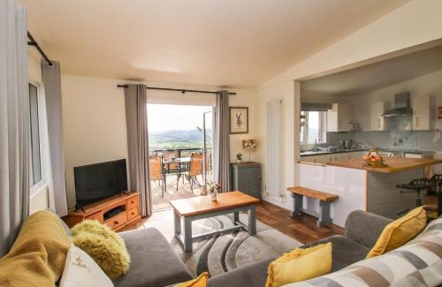 Halfway House House | Dragonfly Lodge