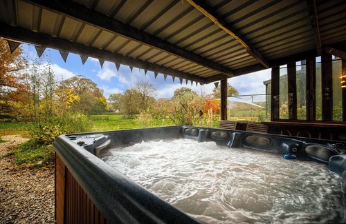 Leigh Sinton House | Dragons Barn with Hot Tub