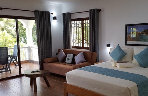 Bel Ombre Apartment | Drake Seaside Studio - Top Floor