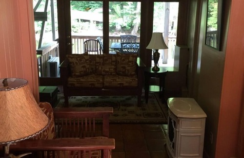 Cherokee Hotel | Drama Inn