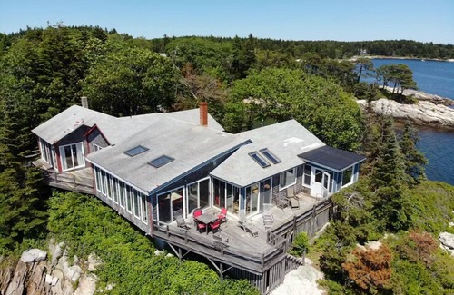 West Point House | Dramatic oceanfront 270 degrees from Waterfront