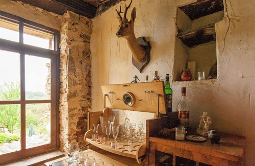 Clermont-d'Excideuil House | Dreamy Holiday Home in Clermont d' Excideuil with Fireplace