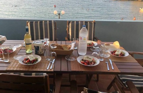 Lygaria Apartment | Dream apartment in a top location directly on the beach, with beautiful sea views