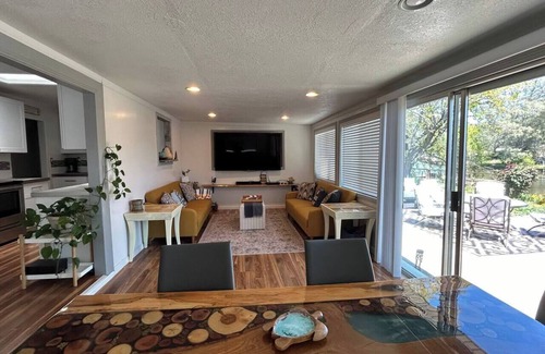 Clear Lake House | Dream Catcher Getaway