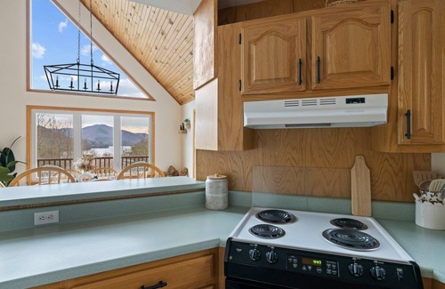 Topton Ski Chalet | Dream Chaser Chalet at Nantahala Lake- Kayak/Dock/Firepit/Game Room/Movie Room