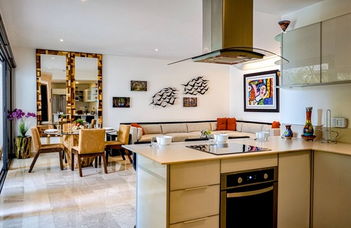 Gonzalo Guerrero Apartment | Dream getaway near the beach and city with pool, balcony, gym, fast WiFi & W/D