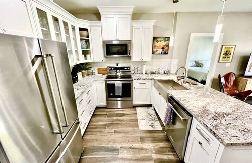 Gruene Condo | *Dream Gruene Getaway* Walk to Gruene! On River!