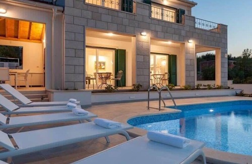 Cove Osibova (Milna) Villa | Dream Holiday Villa With Ping Pong Table And Pool