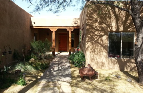 Camino Del Oeste Estates House | Dream Home with Solar Heated Pool, Putting Green, City Lights