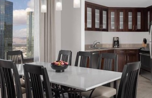 Las Vegas Hotel | Dream Las Vegas Retreat Steps from the Strip!