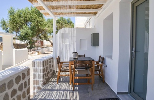 Adamas House | Dream on Adamas Milos